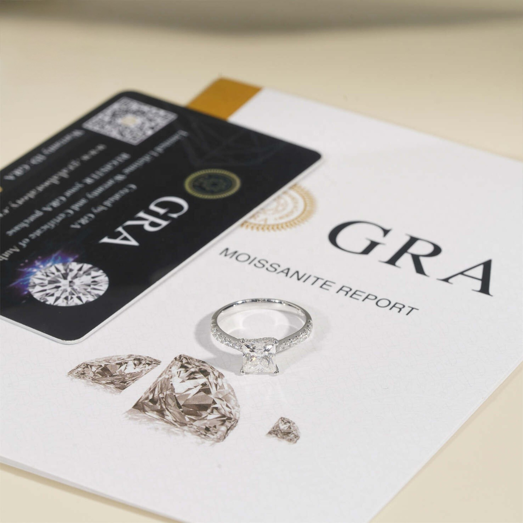 Verlobungsring aus 14 Karat Weißgold mit 1,2 Karat Moissanit-Diamanten im Prinzessschliff