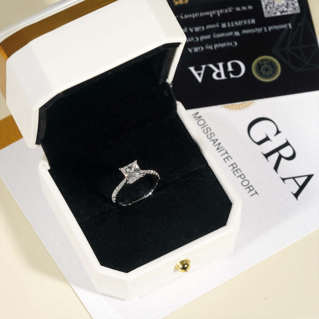 Verlobungsring aus 14 Karat Weißgold mit 1,2 Karat Moissanit-Diamanten im Prinzessschliff