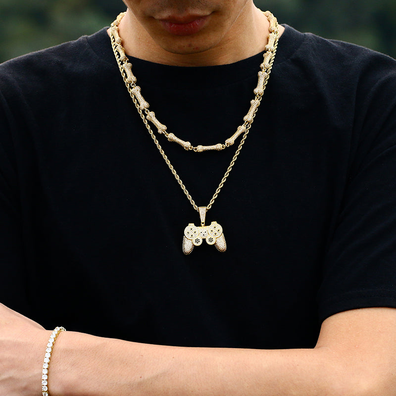 Halskette mit aufgemotztem PS-Controller-Anhänger