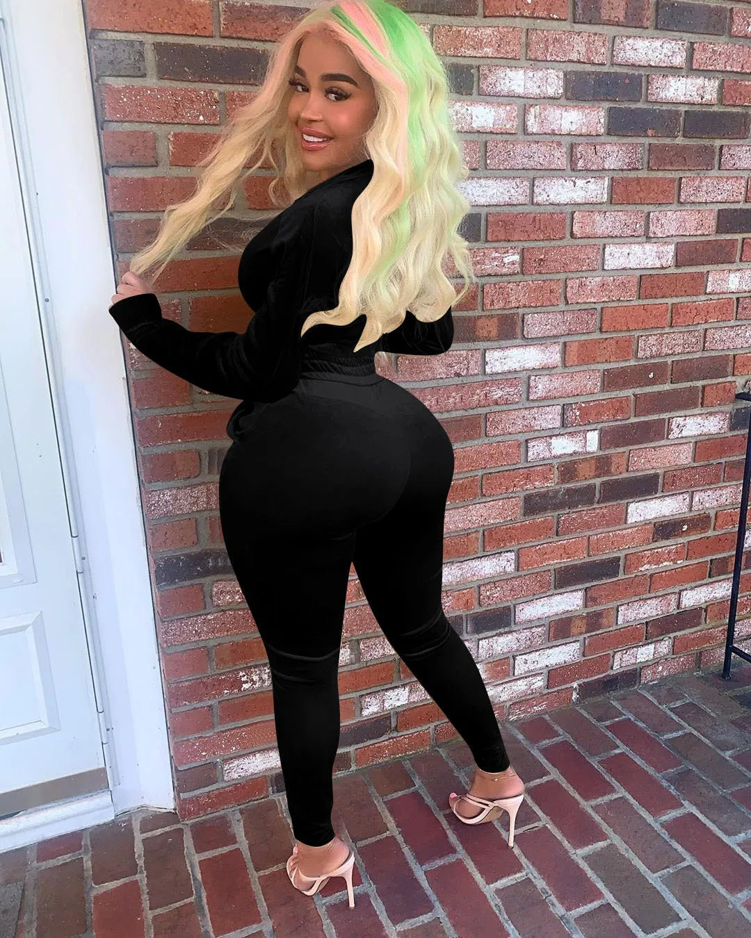 Trainingsanzug mit Kapuze und kurzem Oberteil aus Samt