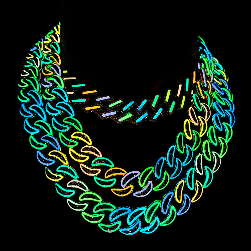 Im Dunkeln leuchtende kubanische Kette