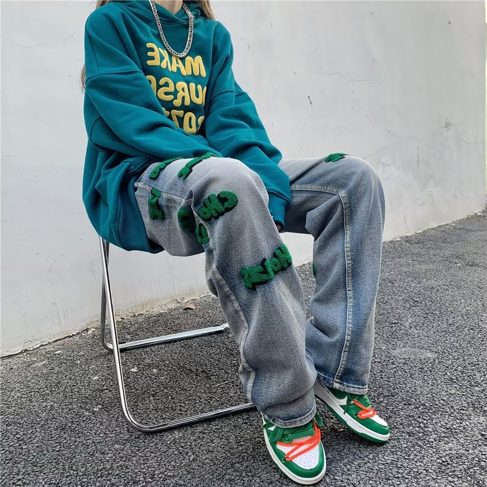 JEANS MIT VVS-BUCHSTABEN-FLOCKUNG