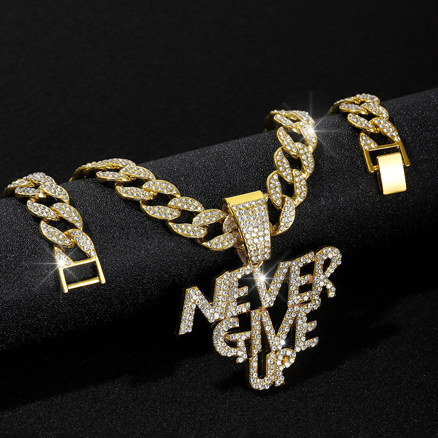 Anhänger „NEVER GIVE UP“ + kubanische Kette