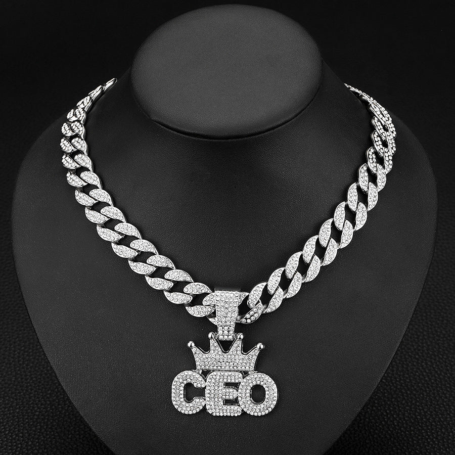 Collier avec pendentif glacé du PDG couronné