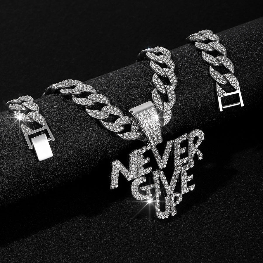 Anhänger „NEVER GIVE UP“ + kubanische Kette
