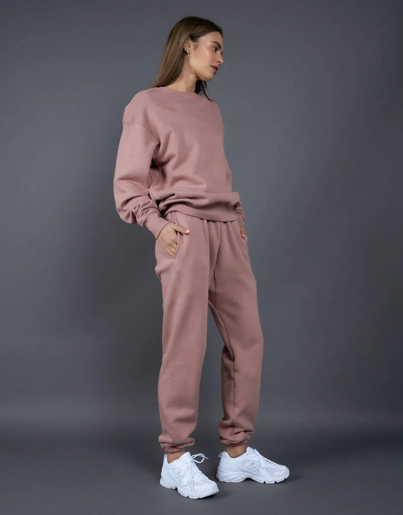 Bequemes zweiteiliges Set aus Sweatshirt und Jogginghose