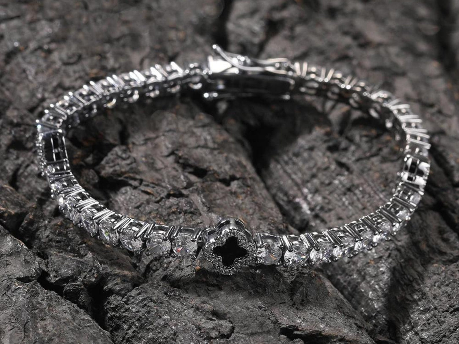 VVS-Schmuck, Tennisarmband mit 4-blättrigem Kleeblatt und Diamanten