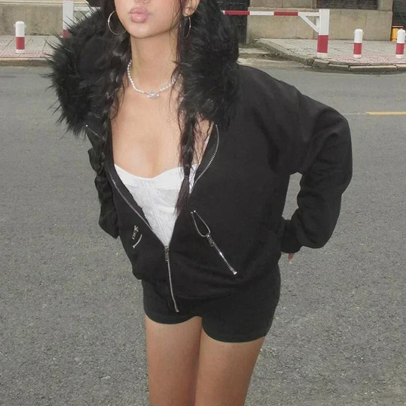 Schicker, lässiger schwarzer Hoodie mit Pelzkragen