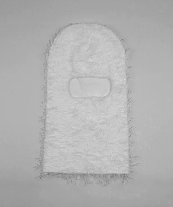 Weiße Sturmhaube im Used-Look