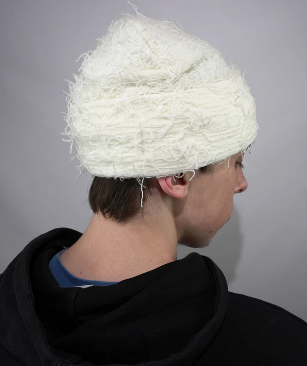 Weiße Sturmhaube im Used-Look