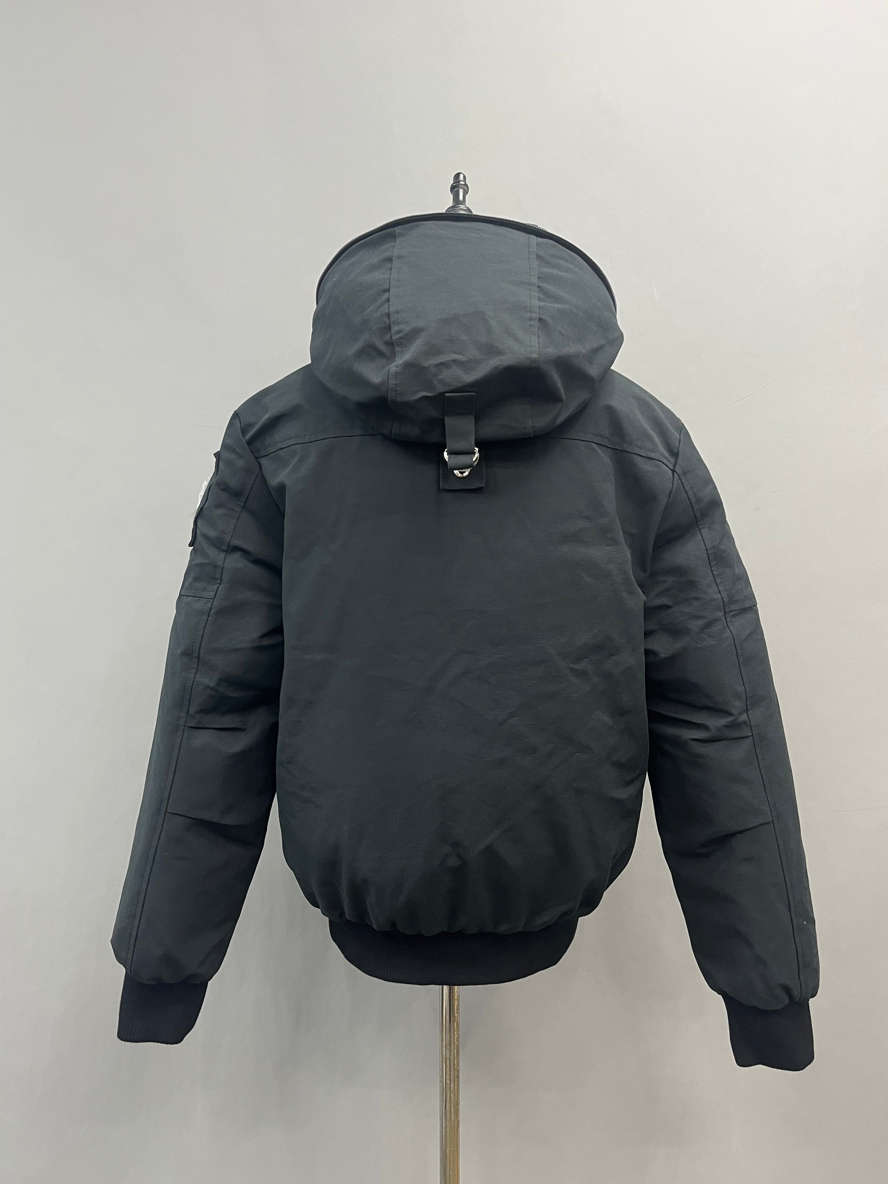 Alpha Bomber Daunenjacke aus Fuchspelz für Herren mit Kapuze